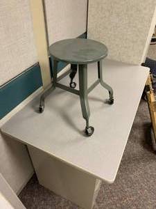 lot 2834 image: Gray metal stool with wheels