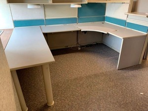 lot 2836 image: U shaped office desk