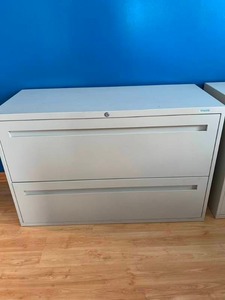 lot 2772 image: Teknion office filing cabinet