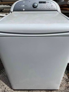 lot 2853 image: Whirlpool Cabrio Platinum clothes washer