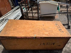lot 2878 image: Carpeted crate