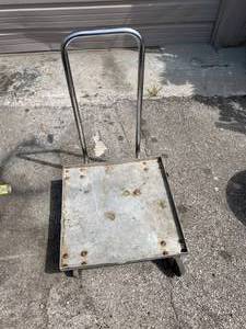 lot 2881 image: Small utility cart