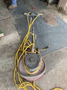 lot 2919 image: Industrial floor buffer