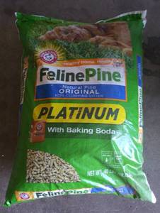lot 4003 image: Feline Pine Platinum Natural Pine Original Non-Clumping Cat Litter, with Baking Soda, 40 lb
