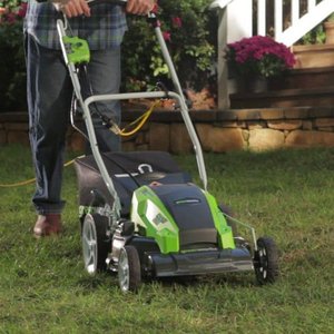 lot 10814 image: Greenworks 21-Inch 13 Amp Corded Lawn Mower 25112