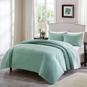 lot 10893 image: Comfort Spaces Kienna Quilt Mini Set, Twin HOT PINK