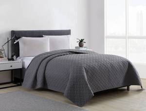 lot 10899 image: Mainstays Ultra Soft Solid Basketweave Grey FullQueen Quilt