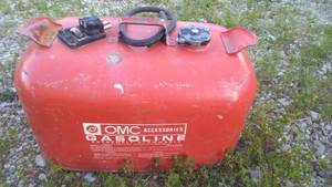 lot 247 image: Vintage Metal 6 Gallon OMC Evinrude Johnson Boat Gas Tank