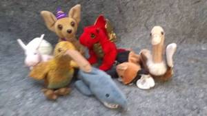 lot 7222 image: Lot of TY Beanie Babies and Y2K Taco Bell Dog
