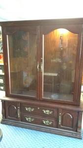 lot 503 image: Lighted Gun Cabinet