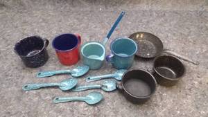 lot 7257 image: Vintage Speckled Enamelware Lot
