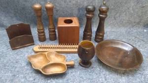 lot 7268 image: Lot of Vintage Decorative Wooden Pieces