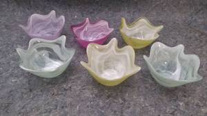 lot 7288 image: Set of 6 Decorative Glass Candy  Nut Bowls
