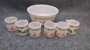 lot 7295 image: Set of Tom and Jerry Mugs and Bowl
