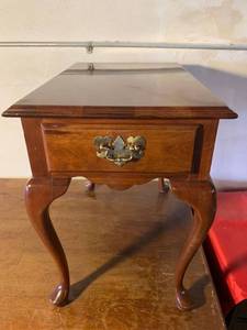 lot 1045 image: Pretty Harden End Table