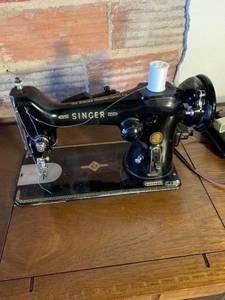 lot 1051 image: Antique Singer Sewing Machine With Table Works