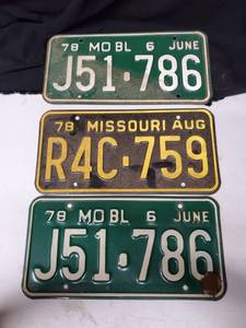 lot 2003 image: Lot of 3 Vintage Liecence Plates (1978)