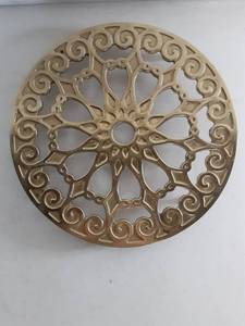 lot 3189 image: Shiny Iron Trivet