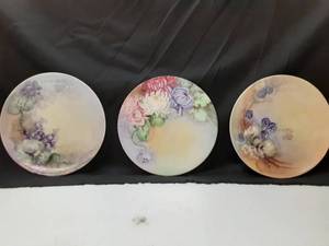 lot 3192 image: Three Glass Floral Decor Plates