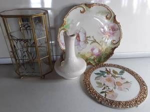 lot 3208 image: Lot 4 Floral Decor
