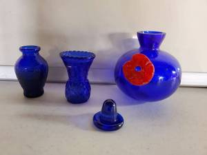 lot 3213 image: Lot of 4 Cobalt Glassware