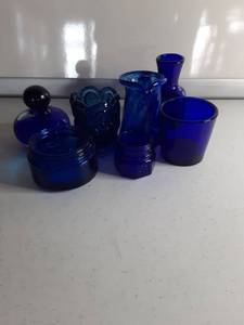 lot 3216 image: Lot 7 Cobalt Decor. 1 perfume bottle