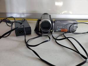 lot 3225 image: Canon FS30 Video Recorder