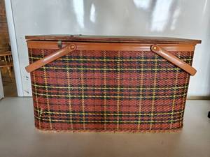 lot 6838 image: Plaid Redmon Picnic Basket