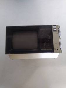 lot 6859 image: Goldstar Camp TV and Radio