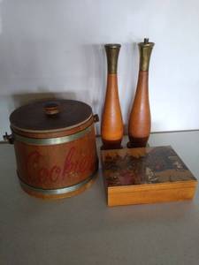 lot 6864 image: Lot of Vintage Kitchen , Russian Carved Box