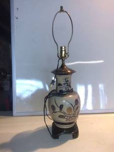 lot 6890 image: Vintage Asian Style Lamp-27x7