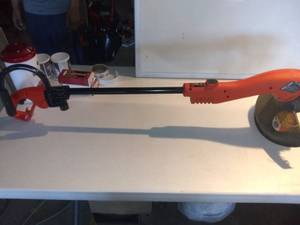lot 6896 image: Black & Decker Electric Weed Eater Tested And Working