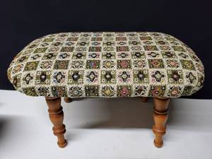lot 6901 image: Green and Beige Square Design Wooden Stool