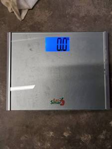 lot 6906 image: Eat Smart Modern Scale Tested and Working