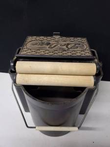 lot 6909 image: DELUXE Auto Detail Ringer Bucket