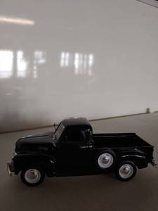 lot 8225 image: Diecast 1953 Chevrolet Truck 3100
