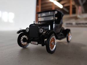 lot 8226 image: Diecast 1925 Ford Model T
