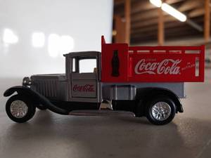 lot 8228 image: Diecast Coca-Cola Delivery Truck