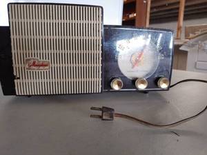 lot 8231 image: GE Radio Musaphonic
