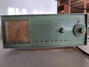 lot 8244 image: Admiral Radio and Clock