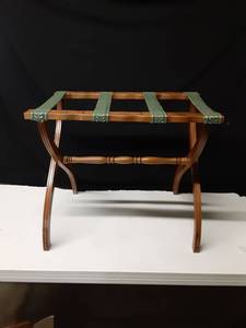 lot 8294 image: Vintage Luggage Holder