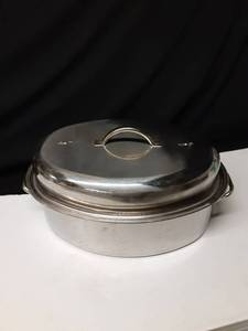 lot 8295 image: Metal Roasting Pan with Rack