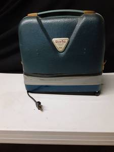 lot 8314 image: Vintage Show Pak 300 Portable Slide Projector