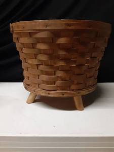 lot 8316 image: Longaberger Handwoven Basket