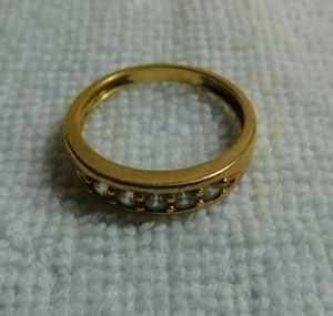 lot 5008 image: Diamond on Gold Mens Ring