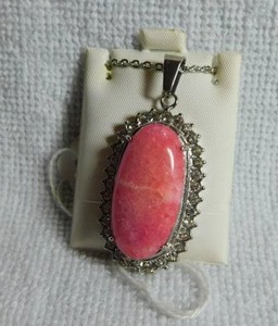 lot 5085 image: Pink Quartzite & White Topaz Necklace