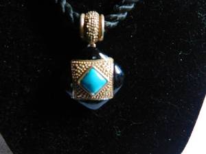 lot 5023 image: Turquoise & Black Onyx