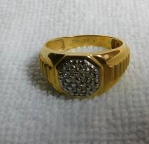 lot 5031 image: Diamond on Gold Gents Ring