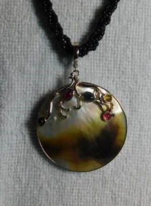 lot 5033 image: Mother of Pearl Necklace