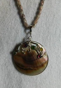 lot 5088 image: Mother of Pearl Necklace